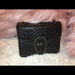 Woman small crossbody bag with chain